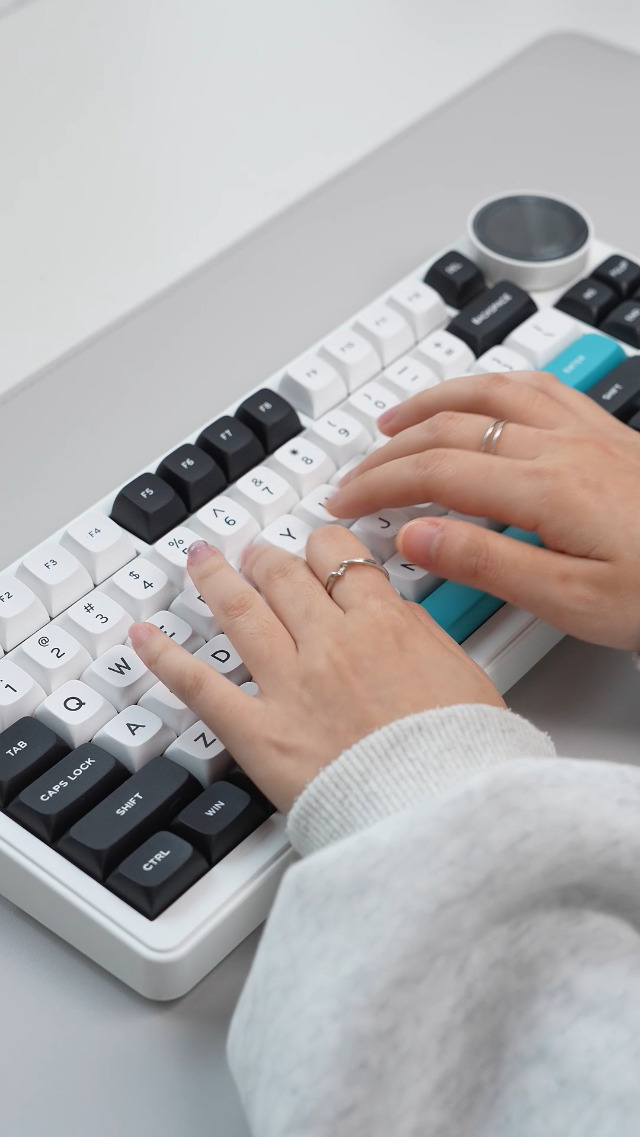Watch MechLands x FEKER K75 Lite Keyboard with Screen on Amazon Live